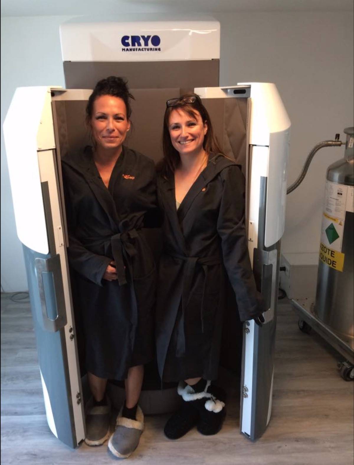 Cryothérapie corps entier les angles Avignon Aurélie et Véronique cabine SWOTTAM